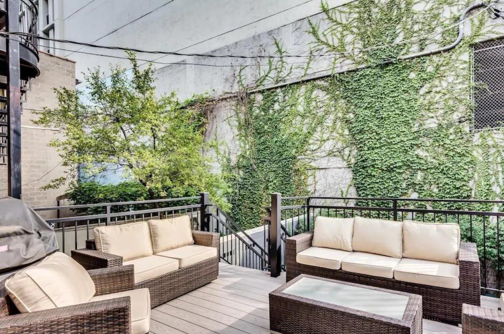 Luxury Airbnbs in Chicago