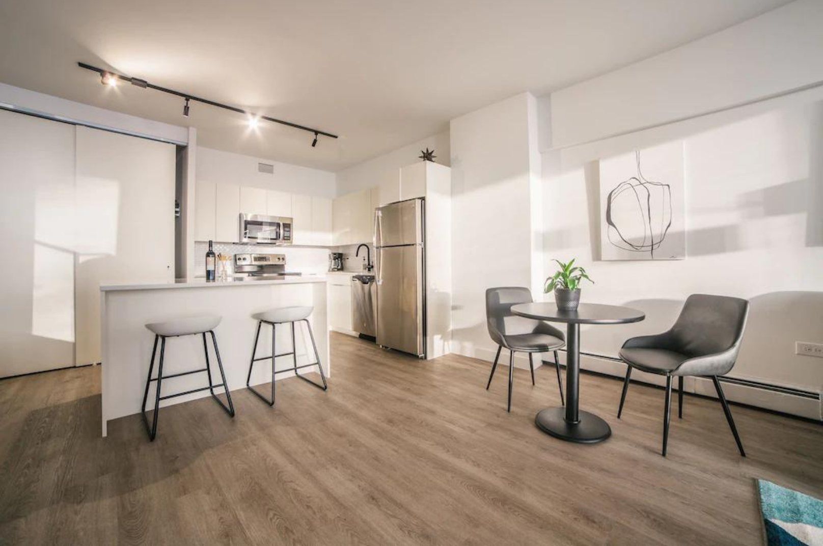 Luxury Airbnbs in Chicago