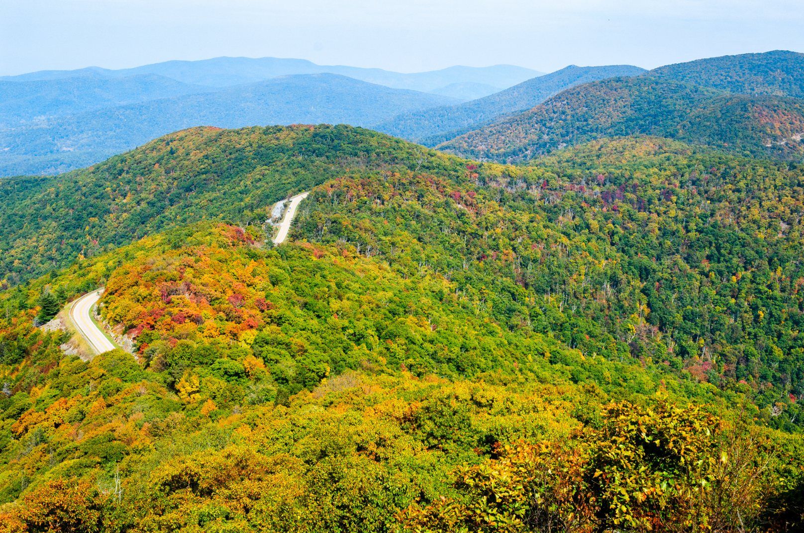 The Best Blue Ridge Mountains Road Trip Itinerary - Lucy On Locale