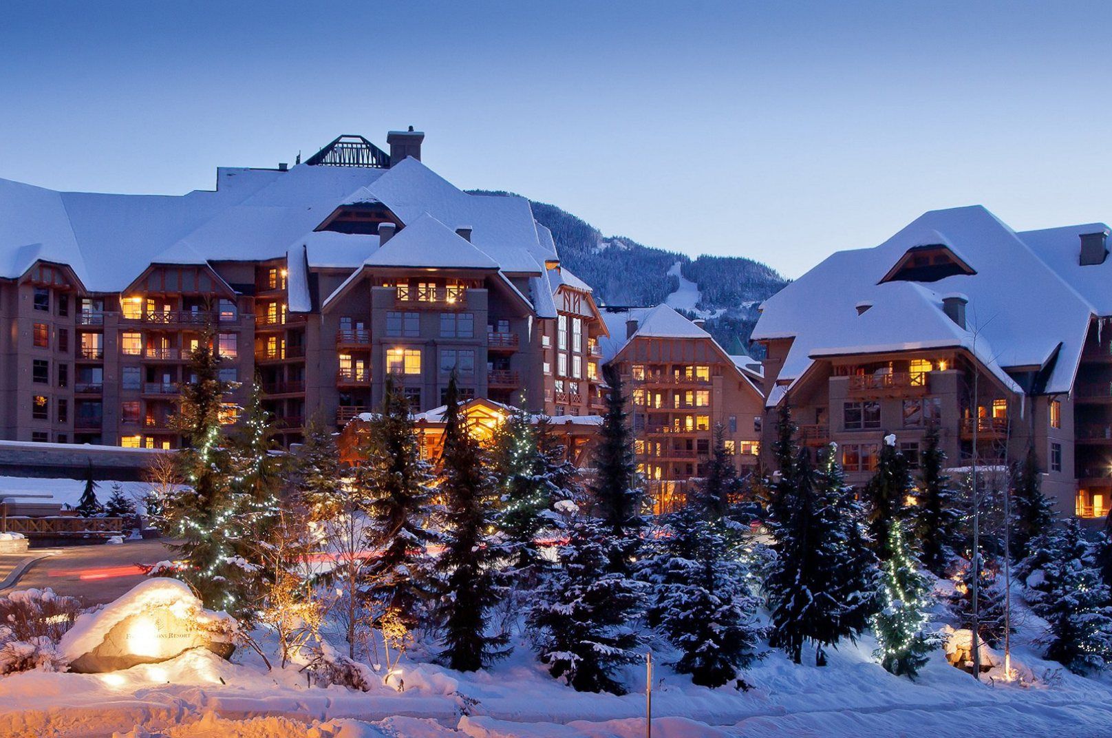 top 10 luxury hotels in Canada