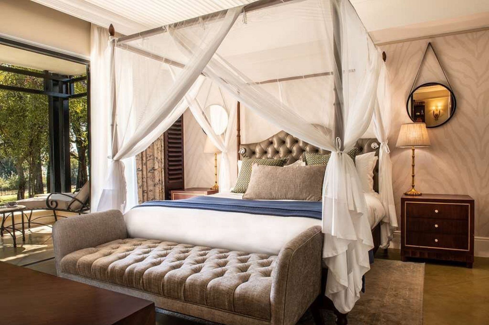 the closest hotels to Victoria Falls